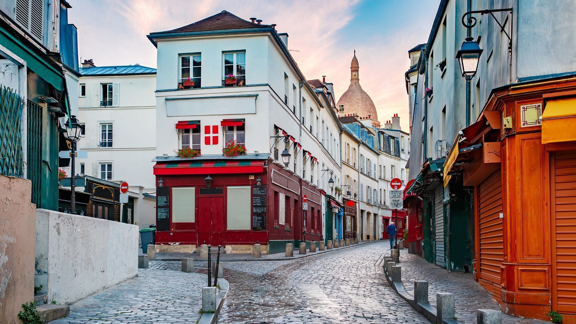 JWguest Apartment at Paris, Île-de-France | Paris, the heart of Montmartre  | Jwbnb no brobnb 1