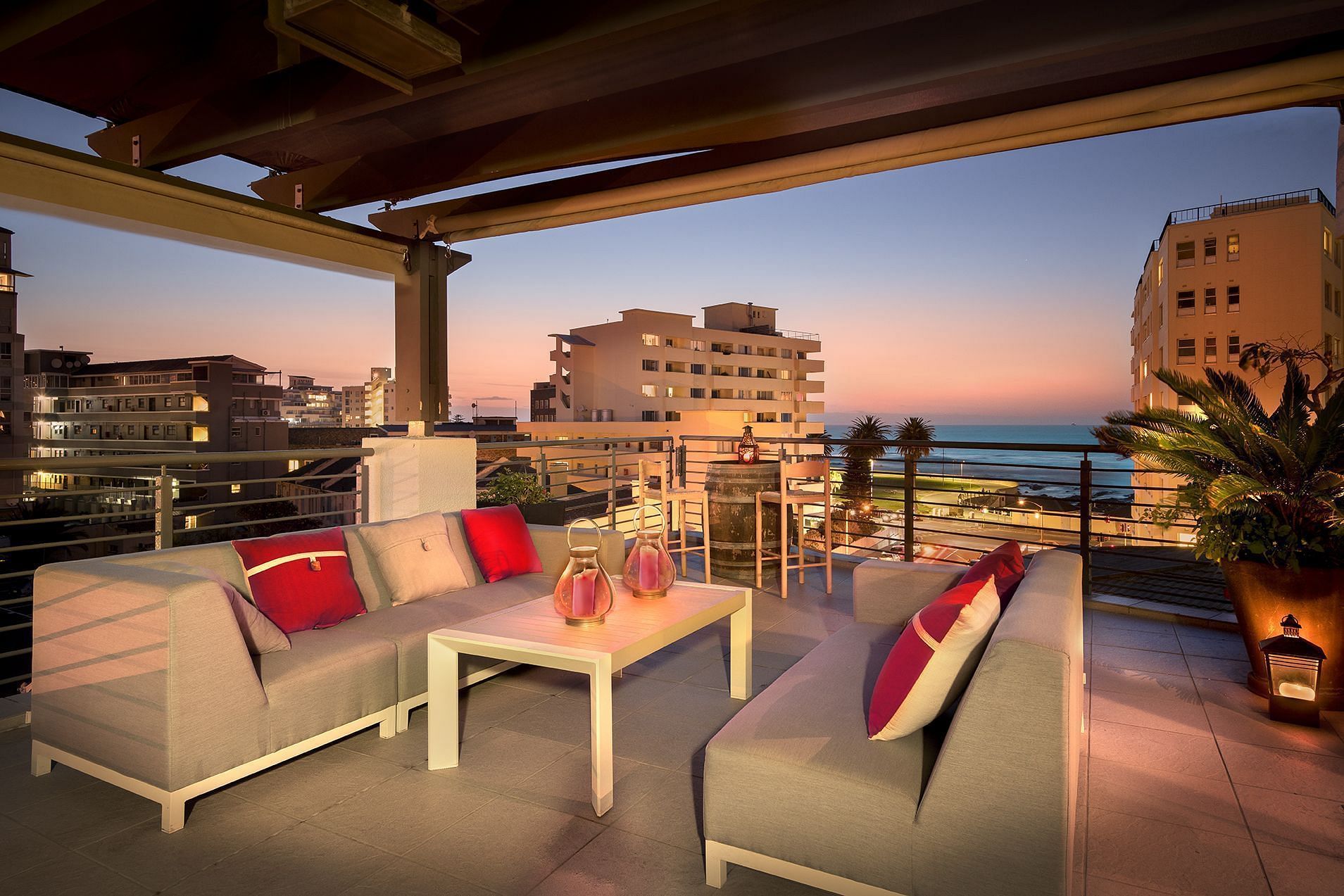 JWguest Apartment at Cape Town, Western Cape | Slick, Stylish Beachfront Apartment | Jwbnb no brobnb 1