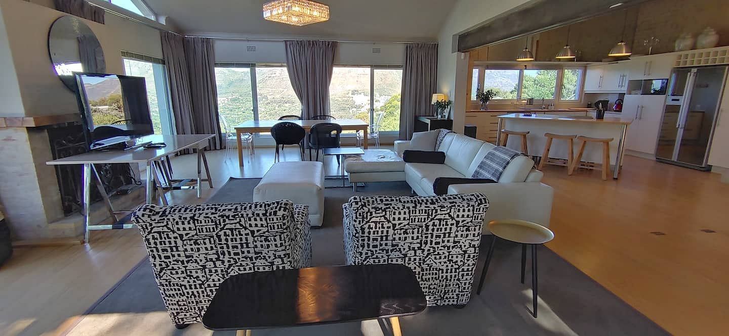 JWguest Apartment at Cape Town, Western Cape | MRAA: Exquisite views, pool, fast WiFi with back up power | Jwbnb no brobnb 17