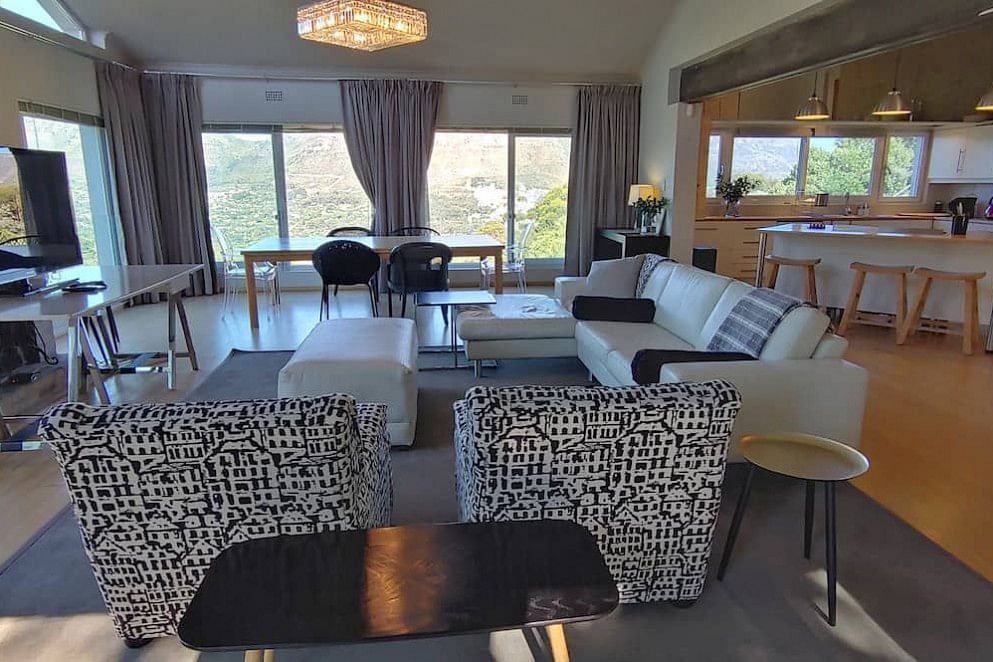JWguest Apartment at Cape Town, Western Cape | MRAA: Exquisite views, pool, fast WiFi with back up power | Jwbnb no brobnb 17