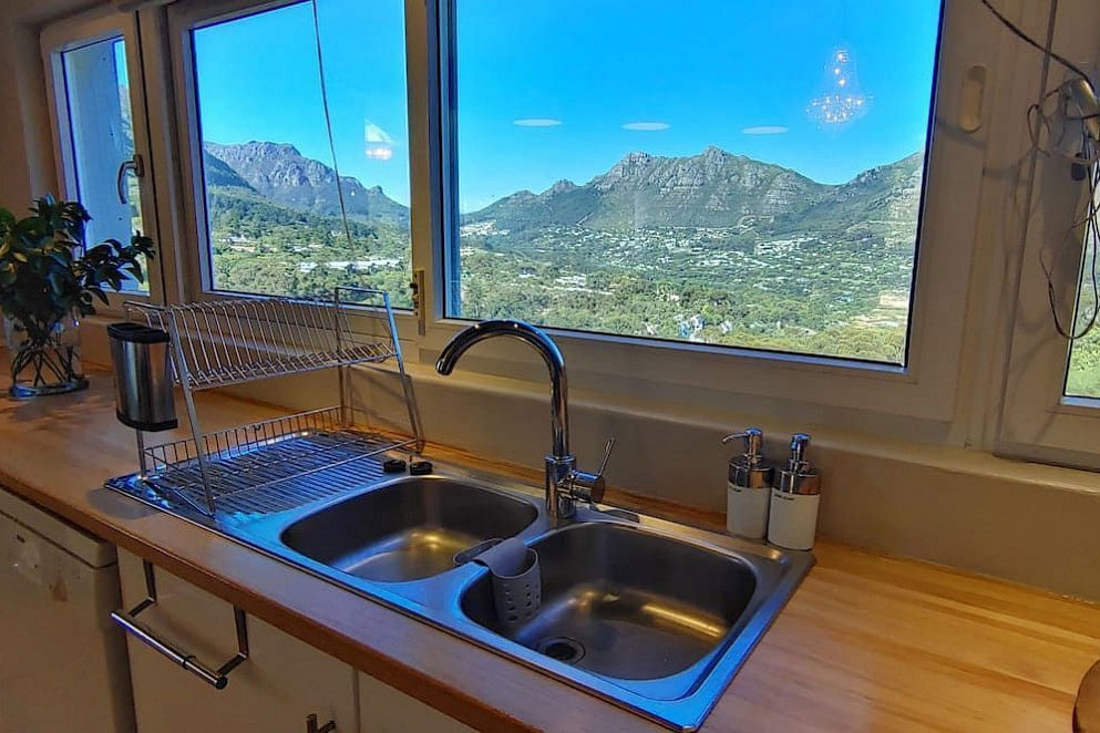 JWguest Apartment at Cape Town, Western Cape | MRAA: Exquisite views, pool, fast WiFi with back up power | Jwbnb no brobnb 29