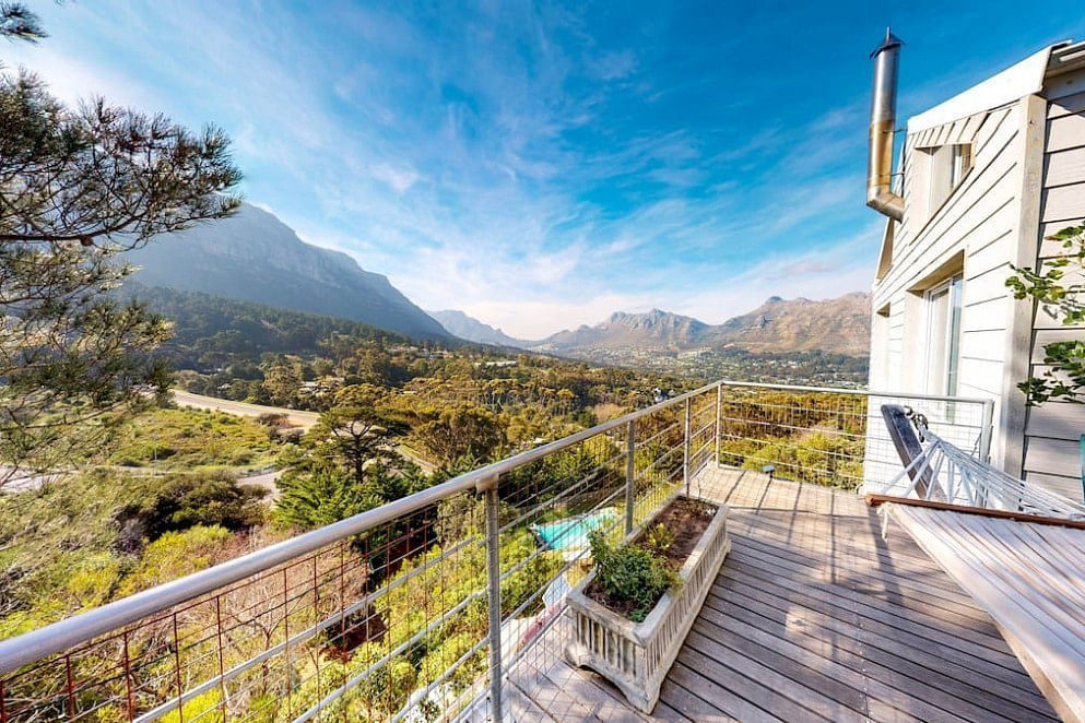 JWguest Apartment at Cape Town, Western Cape | MRAA: Exquisite views, pool, fast WiFi with back up power | Jwbnb no brobnb 1