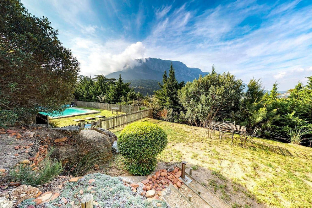 JWguest Apartment at Cape Town, Western Cape | MRAA: Exquisite views, pool, fast WiFi with back up power | Jwbnb no brobnb 53