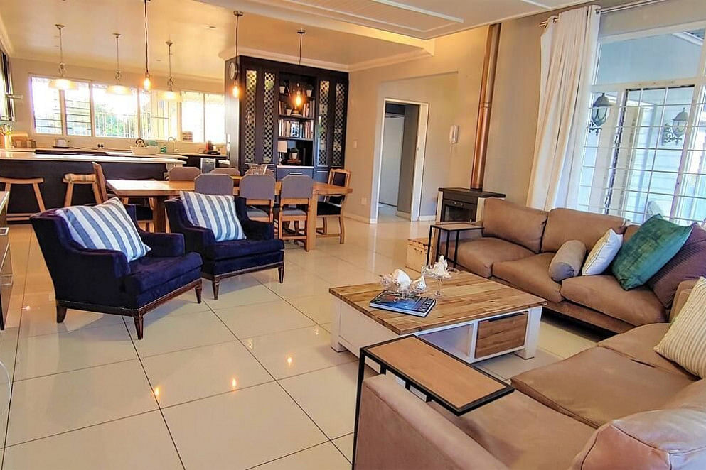 JWguest Residential Home at Krugersdorp, Gauteng | GMH: Luxurious home with braai, fast WiFi, Netflix, pool | Jwbnb no brobnb 13