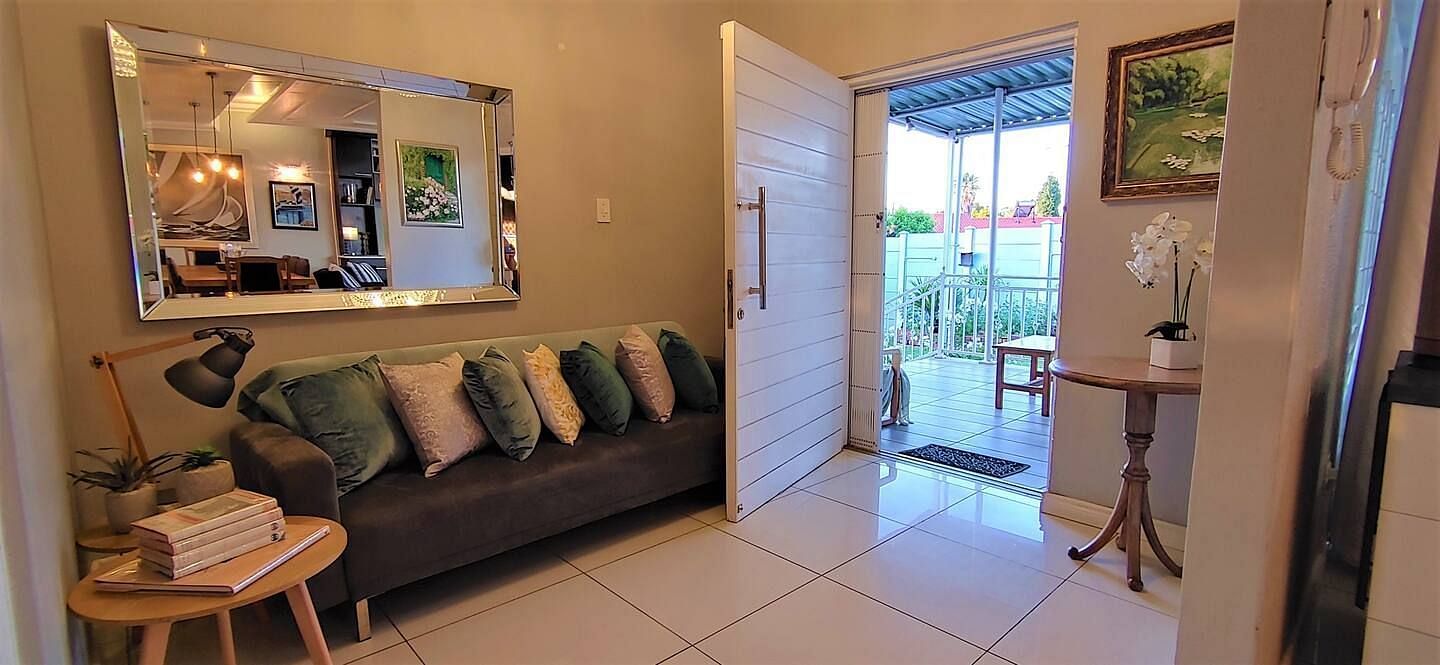 JWguest Residential Home at Krugersdorp, Gauteng | GMH: Luxurious home with braai, fast WiFi, Netflix, pool | Jwbnb no brobnb 36
