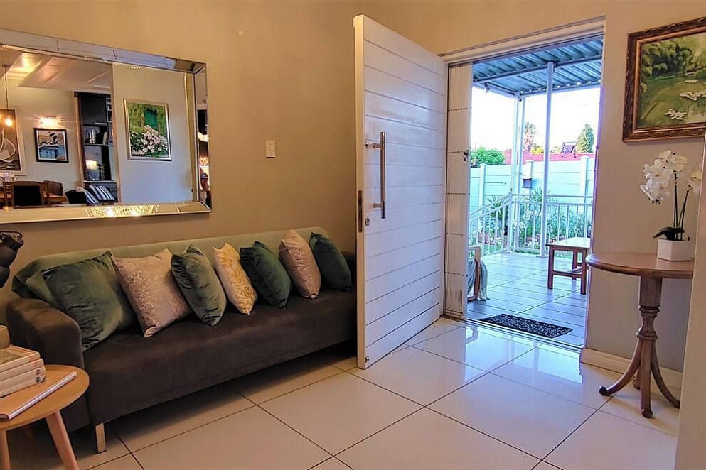 JWguest Residential Home at Krugersdorp, Gauteng | GMH: Luxurious home with braai, fast WiFi, Netflix, pool | Jwbnb no brobnb 36
