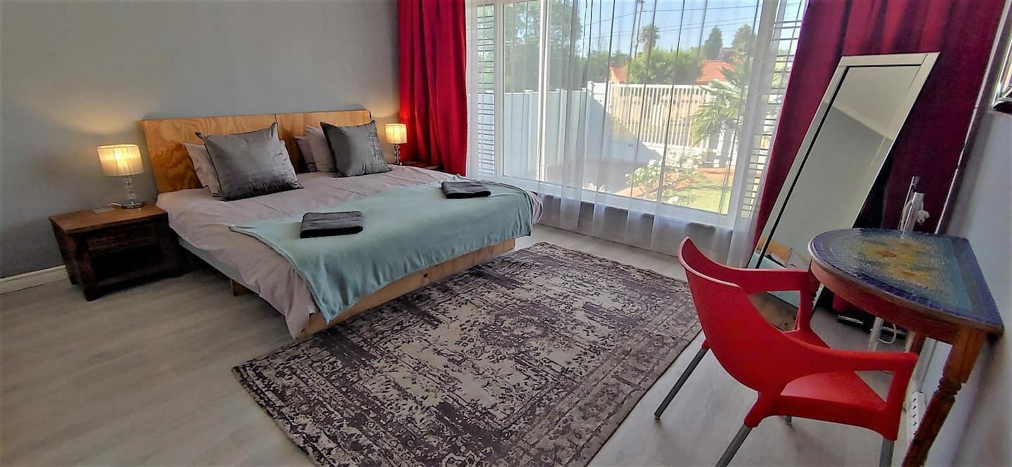 JWguest Residential Home at Krugersdorp, Gauteng | GMH: Luxurious home with braai, fast WiFi, Netflix, pool | Jwbnb no brobnb 22