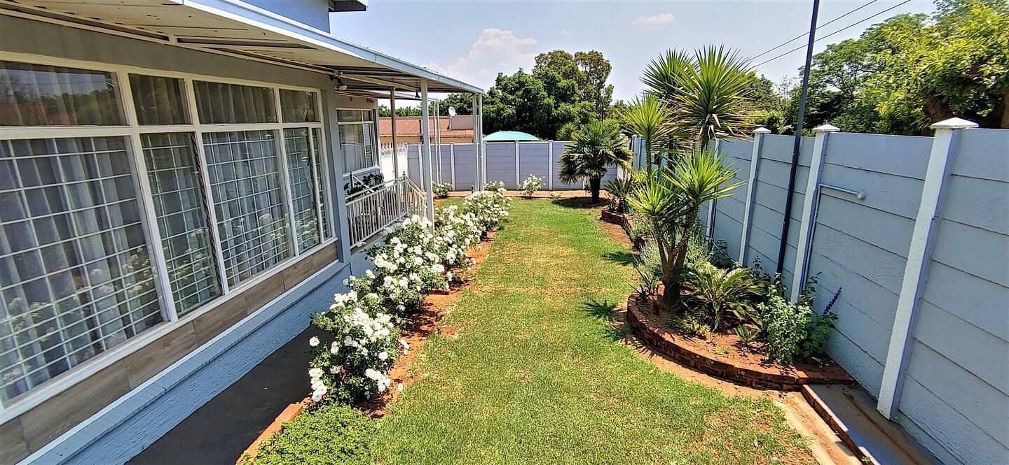 JWguest Residential Home at Krugersdorp, Gauteng | GMH: Luxurious home with braai, fast WiFi, Netflix, pool | Jwbnb no brobnb 41