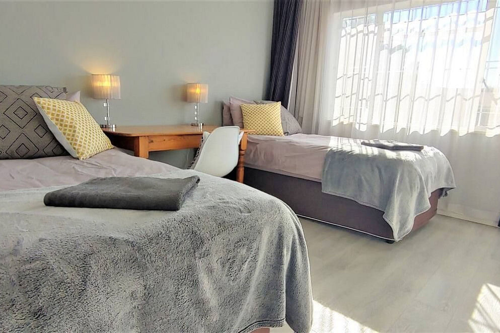 JWguest Residential Home at Krugersdorp, Gauteng | GMH: Luxurious home with braai, fast WiFi, Netflix, pool | Jwbnb no brobnb 26