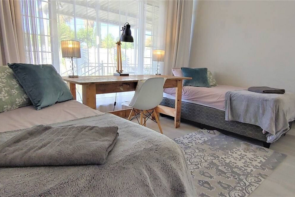 JWguest Residential Home at Krugersdorp, Gauteng | GMH: Luxurious home with braai, fast WiFi, Netflix, pool | Jwbnb no brobnb 28