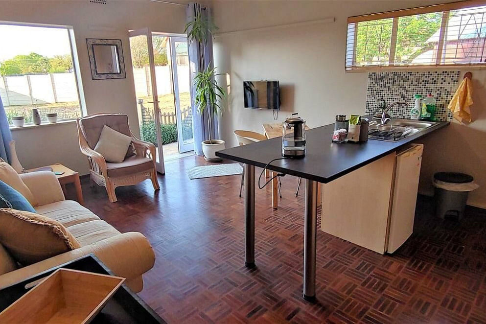 JWguest Residential Home at Roodepoort, Gauteng | Garden cottage | Jwbnb no brobnb 7