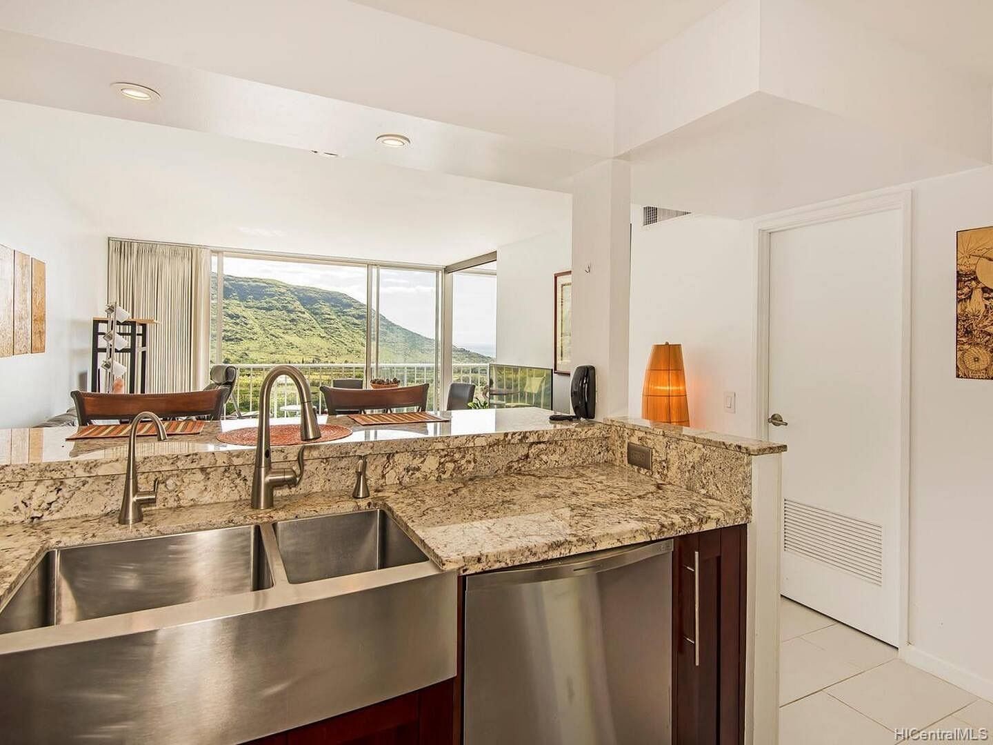 JWguest Condominium at Waianae, Hawaii | Wonderful Makaha Towers condo with Salt Water Pool | Jwbnb no brobnb 9