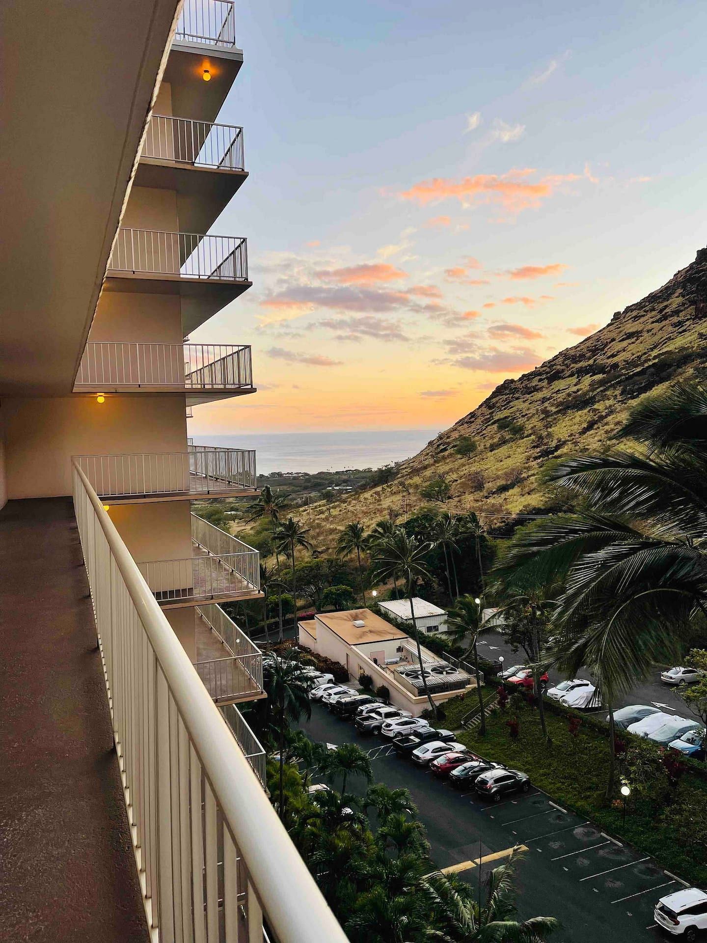 JWguest Condominium at Mākaha, Hawaii | Wonderful Makaha Towers condo with Salt Water Pool | Jwbnb no brobnb 40