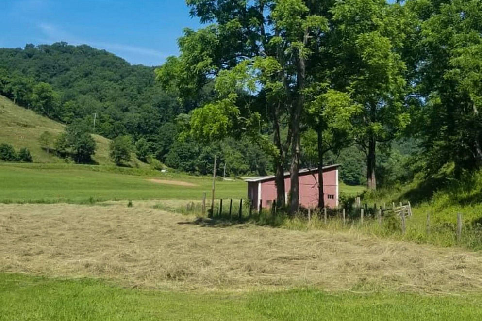 JWguest Trailer/Camper/RV at LeRoy, West Virginia | The Farm - Cool vintage travel trailer | Jwbnb no brobnb 23
