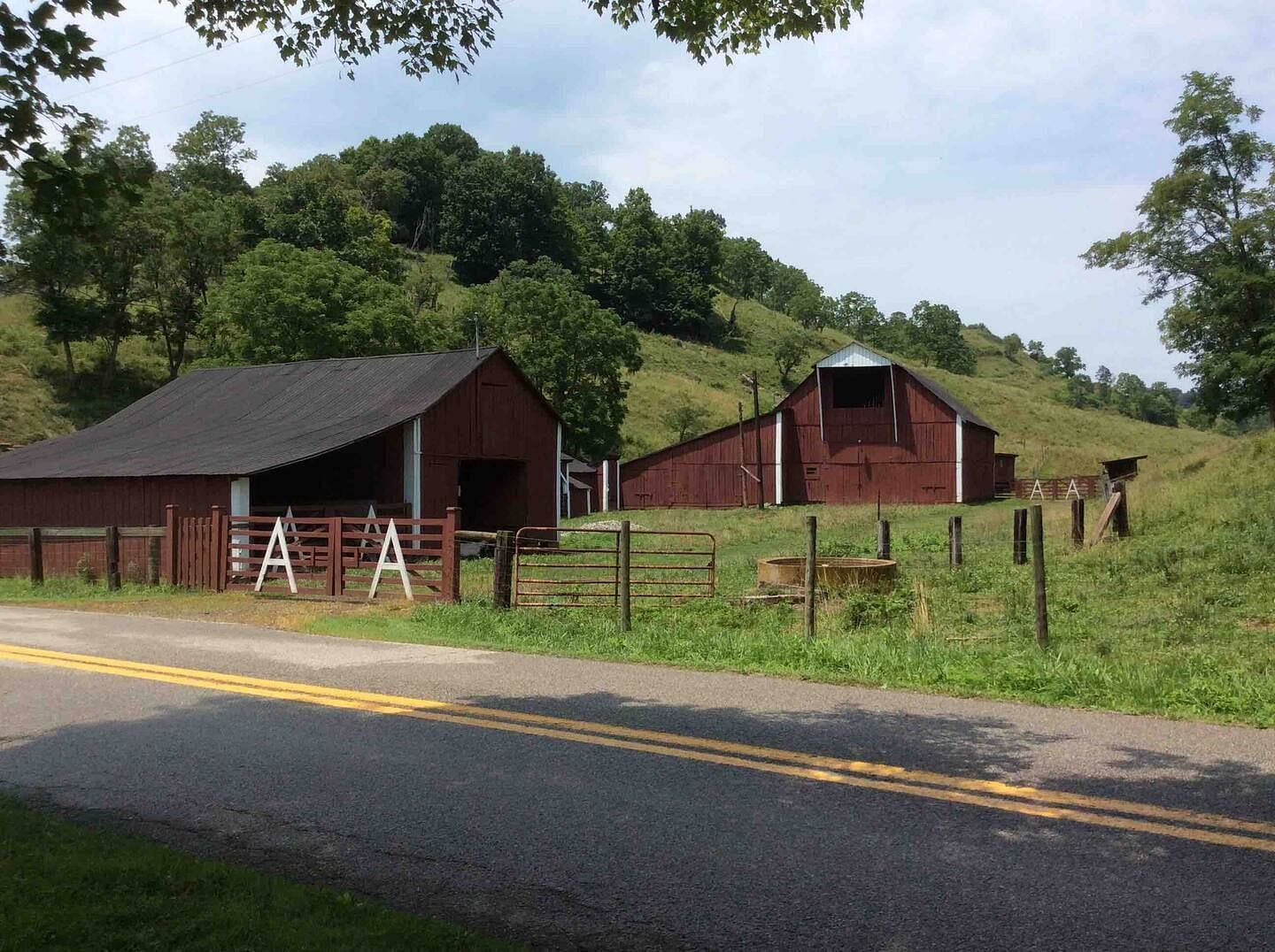 JWguest Rental unit at LeRoy, West Virginia | The Farm - Cottage On The Hill | Jwbnb no brobnb 5