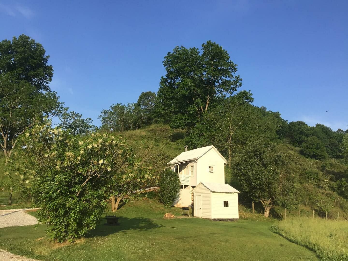 JWguest Rental unit at LeRoy, West Virginia | The Farm - Cottage On The Hill | Jwbnb no brobnb 3