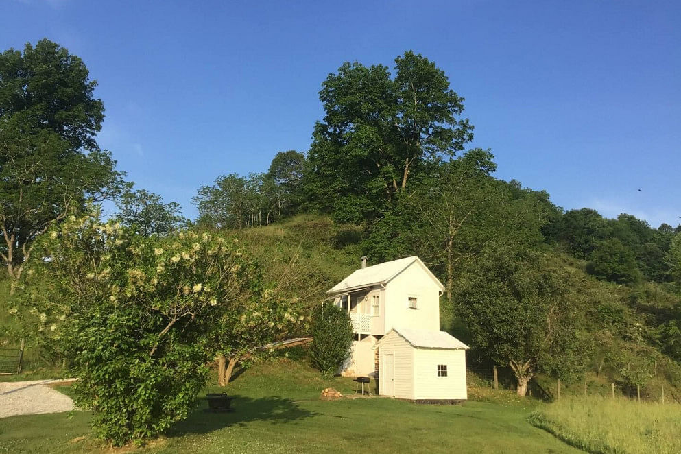 JWguest Rental unit at LeRoy, West Virginia | The Farm - Cottage On The Hill | Jwbnb no brobnb 3