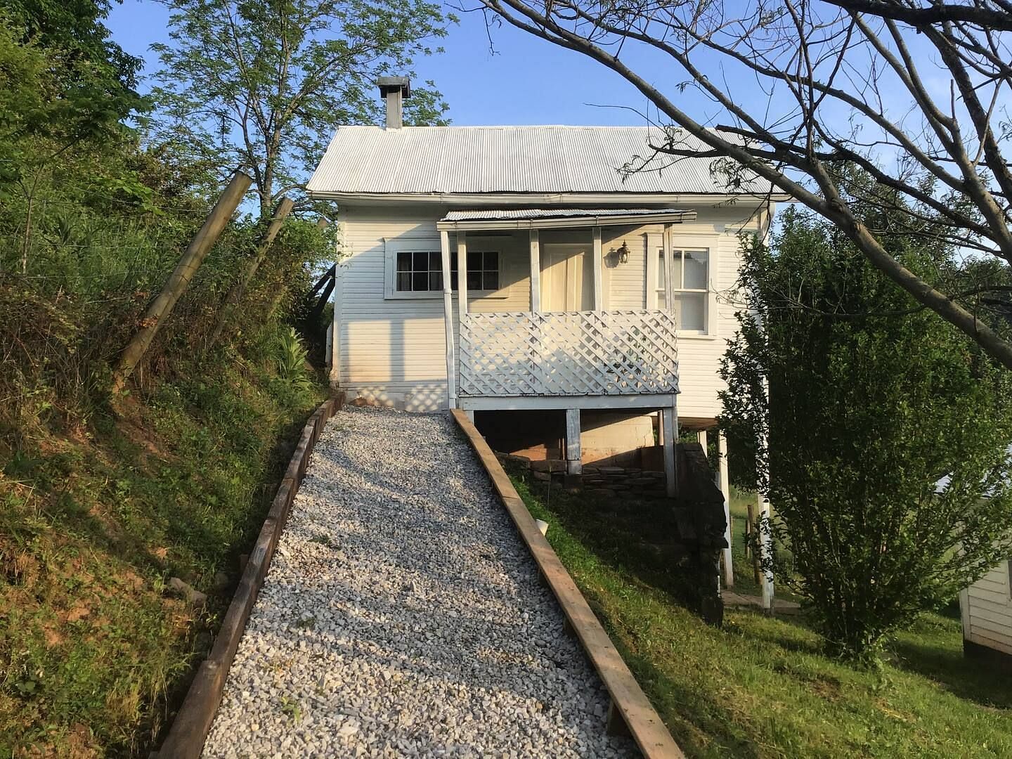 JWguest Rental unit at LeRoy, West Virginia | The Farm - Cottage On The Hill | Jwbnb no brobnb 1