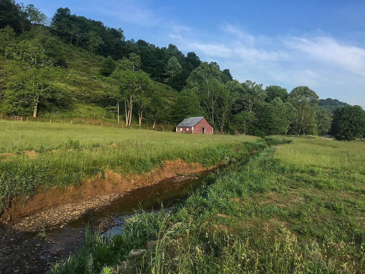 JWguest Rental unit at LeRoy, West Virginia | The Farm - Cottage On The Hill | Jwbnb no brobnb 31