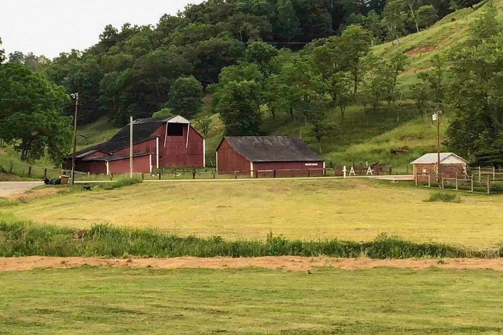 JWguest Rental unit at LeRoy, West Virginia | The Farm - Cottage On The Hill | Jwbnb no brobnb 46
