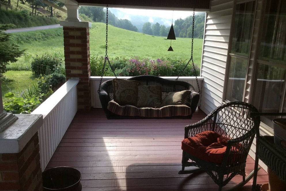 JWguest Residential Home at LeRoy, West Virginia | The Farm - Cozy Cottage | Jwbnb no brobnb 3