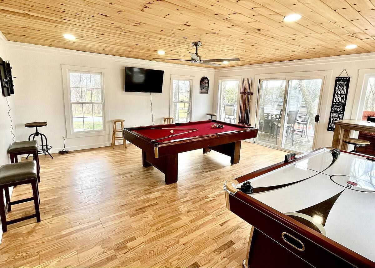 JWguest Cottage at Pine Bush, New York | Beautiful country house with game room and pool near Bethel | Jwbnb no brobnb 4