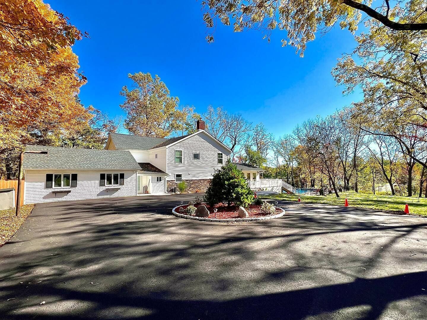 JWguest Cottage at Pine Bush, New York | Beautiful country house with game room and pool near Bethel | Jwbnb no brobnb 1