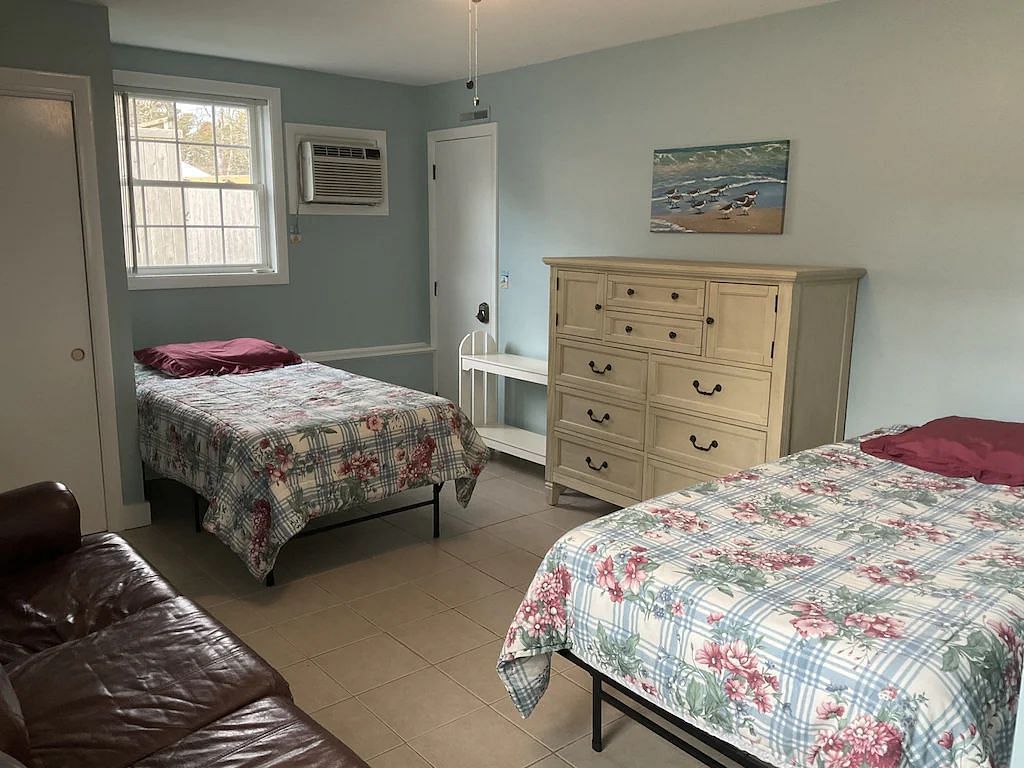 JWguest House at Harwich, Massachusetts | Captain Alexander’s Spa & Putting Green | Jwbnb no brobnb 21