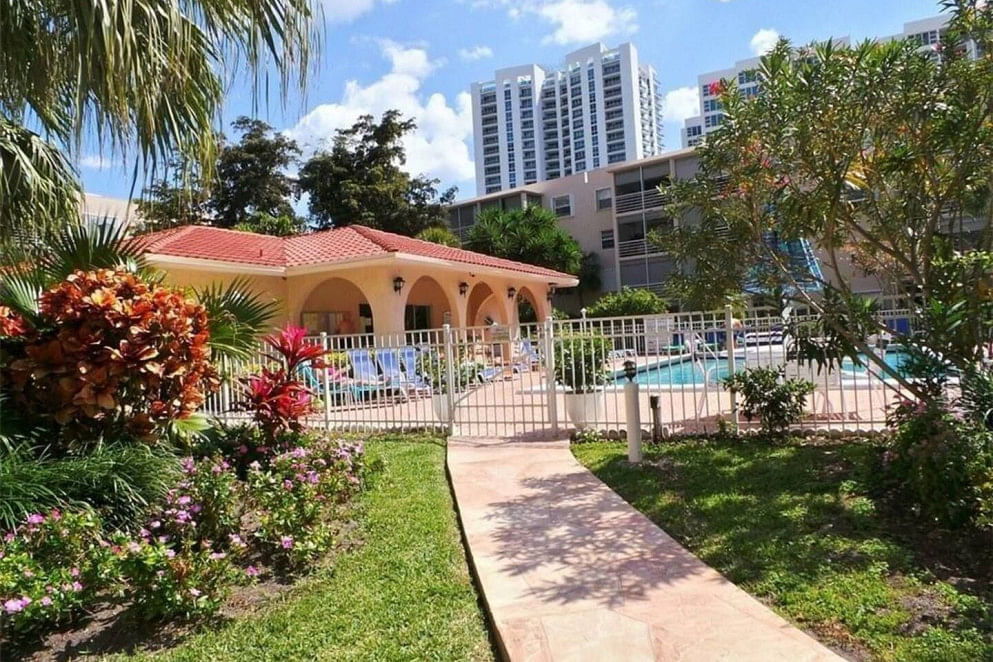 JWguest Condominium at Pompano Beach, Florida | Gardens by the Sea - South | Jwbnb no brobnb 22