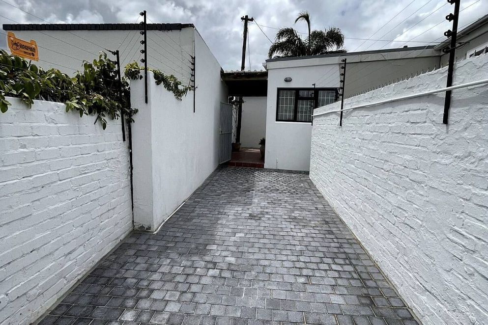 JWguest House at Cape Town, Western Cape | Centrally located modern 2-bedroom home & parking | Jwbnb no brobnb 15
