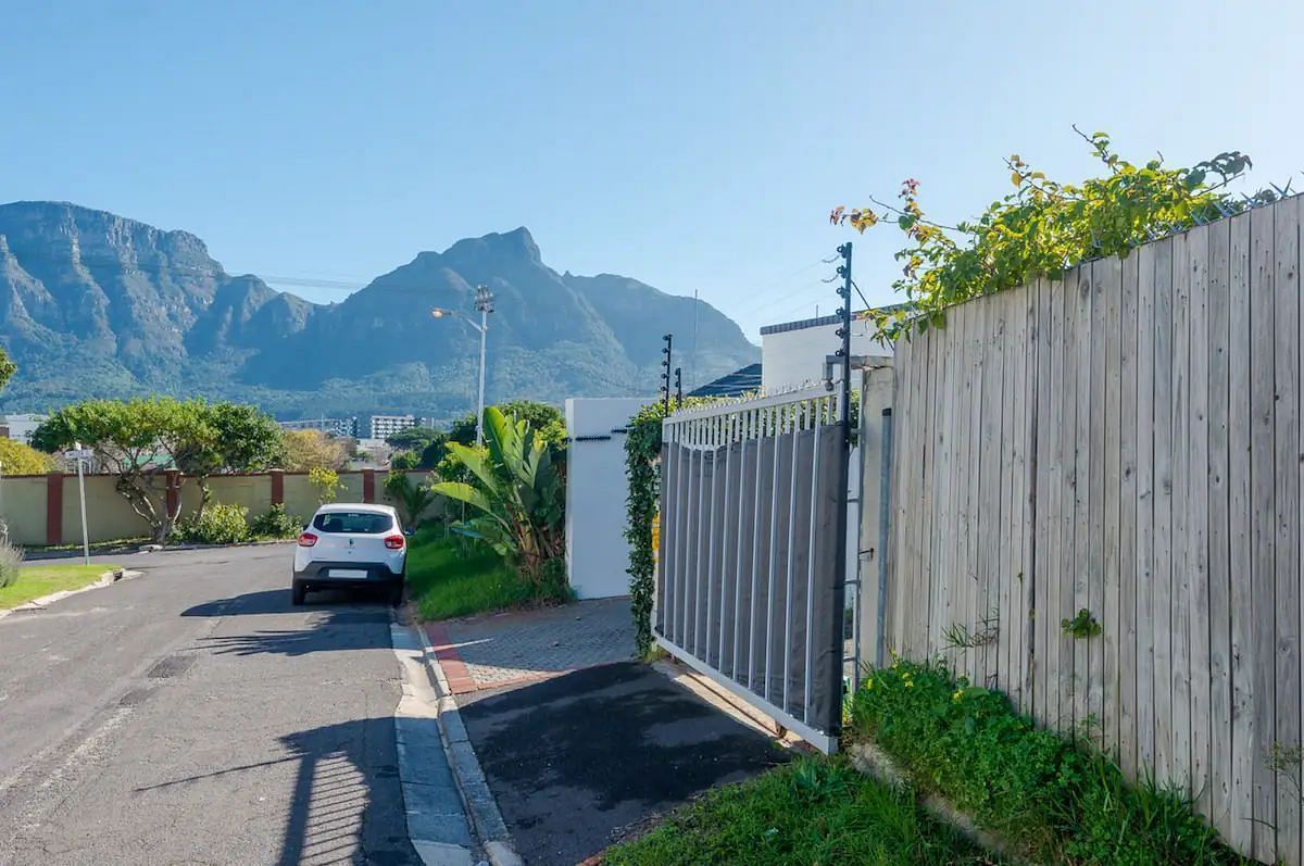 JWguest House at Cape Town, Western Cape | Centrally located modern 2-bedroom home & parking | Jwbnb no brobnb 16