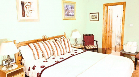 JWguest Bed and Breakfast at Carlanstown, County Meath | Spacious Room 1 in Carlanstown, Kells | Jwbnb no brobnb 1