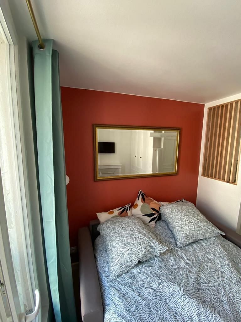 JWguest Apartment at Paris, Île-de-France | Cozy appartement in Montmartre, Paris | Jwbnb no brobnb 9