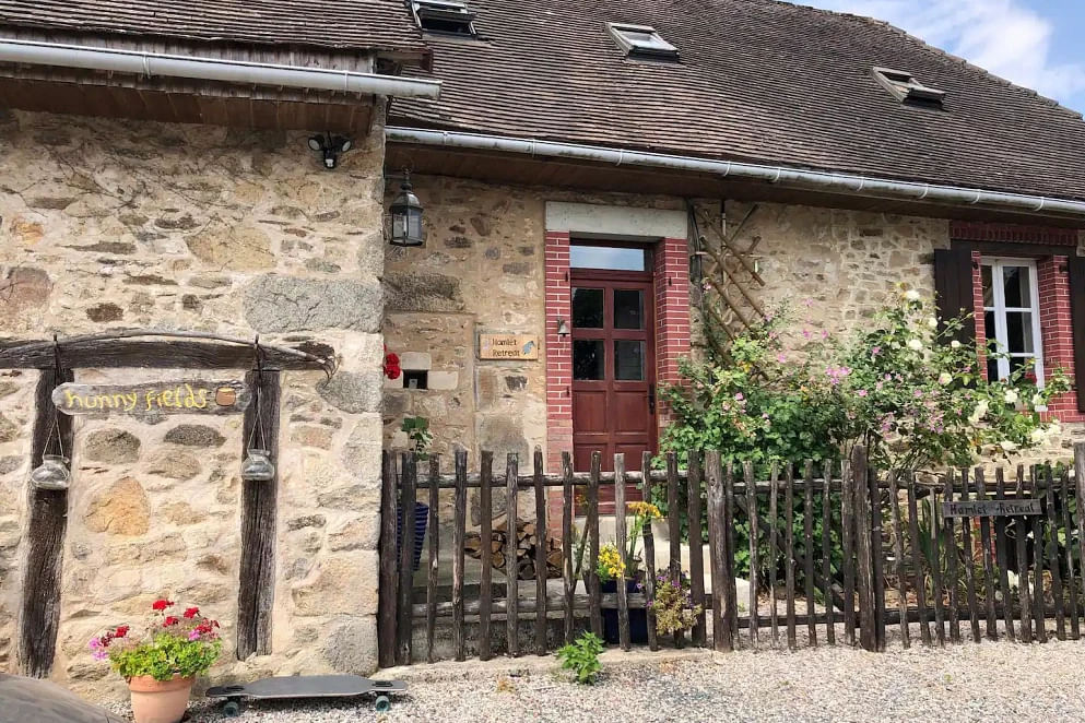 JWguest Rental unit at Ladignac-le-Long, Nouvelle-Aquitaine | Hamlet farm retreat with stocked carp fishing lake | Jwbnb no brobnb 1