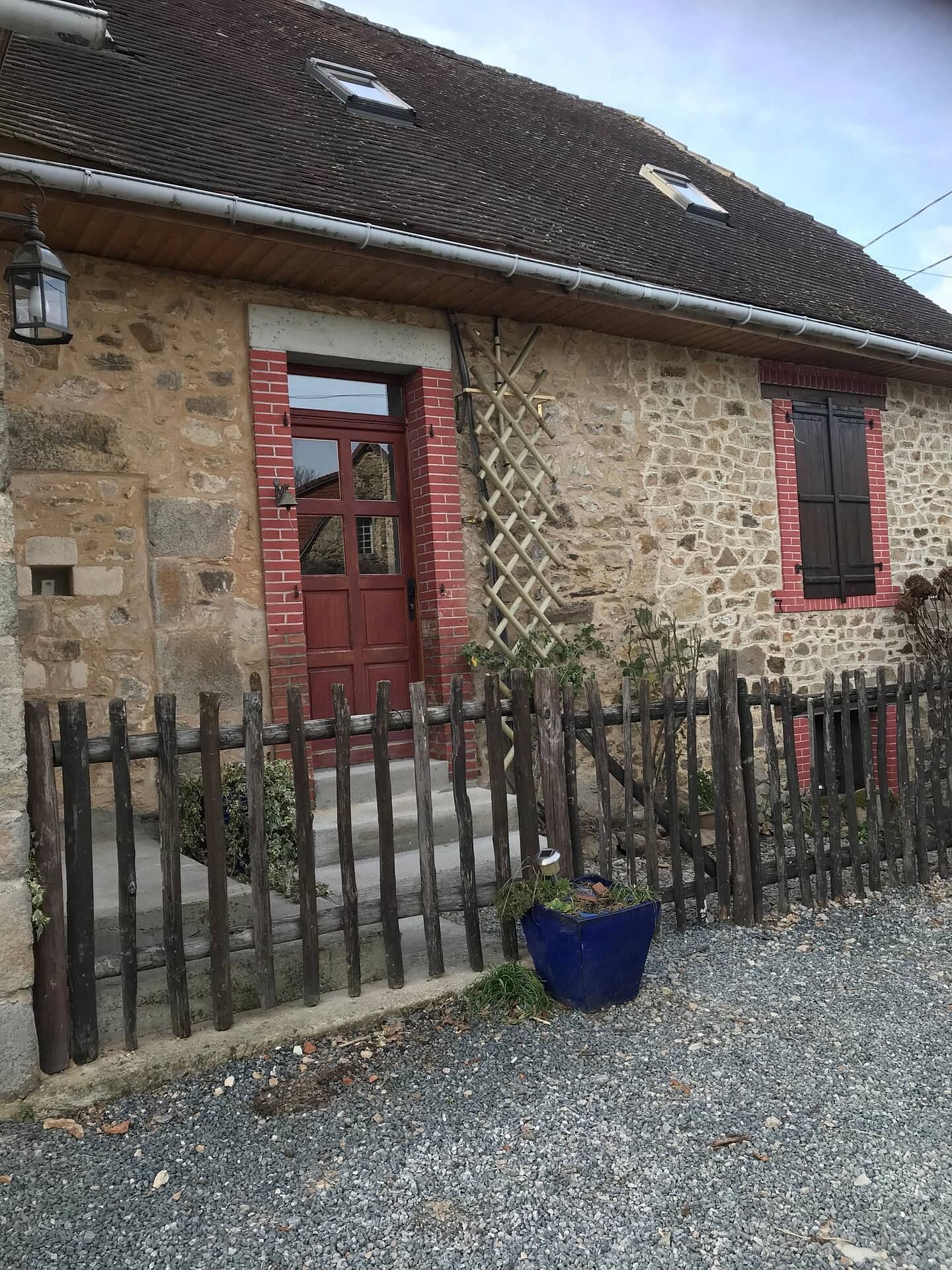 JWguest Rental unit at Ladignac-le-Long, Nouvelle-Aquitaine | Hamlet farm retreat with stocked carp fishing lake | Jwbnb no brobnb 18