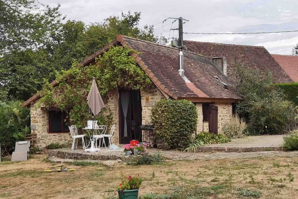 JWguest Cottage at Ladignac-le-Long, Nouvelle-Aquitaine | Piglets Porcherie with fully stocked carp lake | Jwbnb no brobnb 17