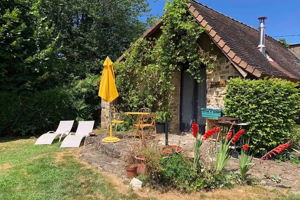 JWguest Cottage at Ladignac-le-Long, Nouvelle-Aquitaine | Piglets Porcherie with fully stocked carp lake | Jwbnb no brobnb 1