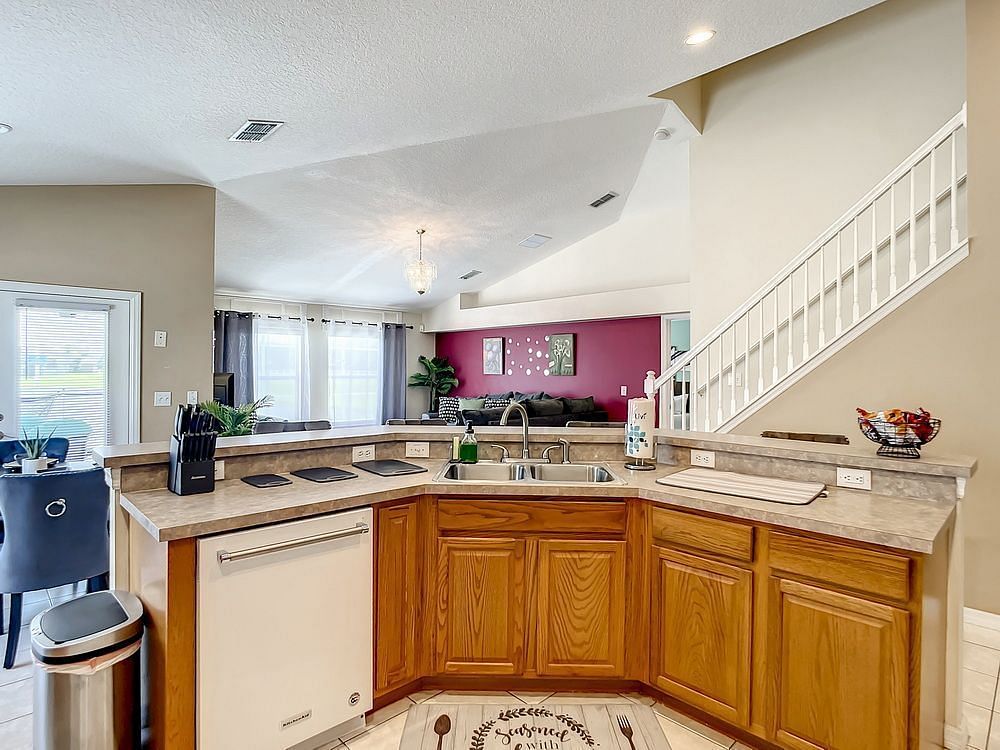 JWguest House at Kissimmee, Florida | Home in Kissimmee with Private Pool and Lakeview | Jwbnb no brobnb 10