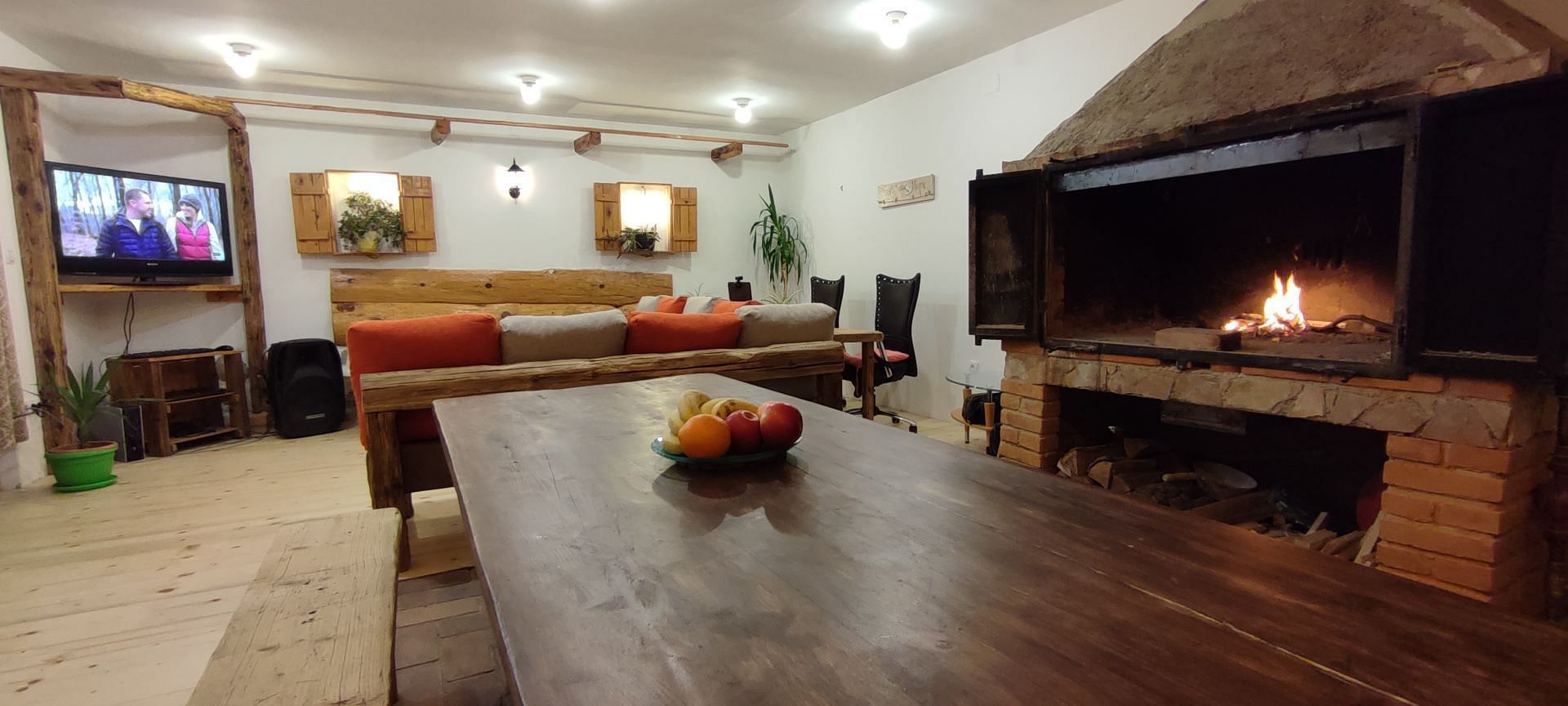 JWguest Apartment at Banja Luka, Republika Srpska | Rustic apartment and lounge for socializing | Jwbnb no brobnb 10
