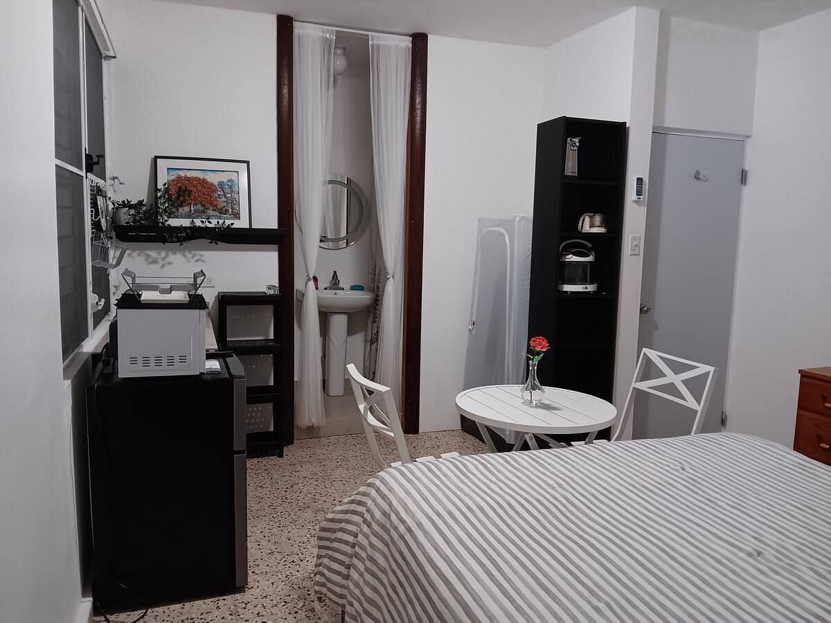 JWguest Rental unit at San Juan, San Juan | LasLomas 2B Roomstudio In fam space | Jwbnb no brobnb 2