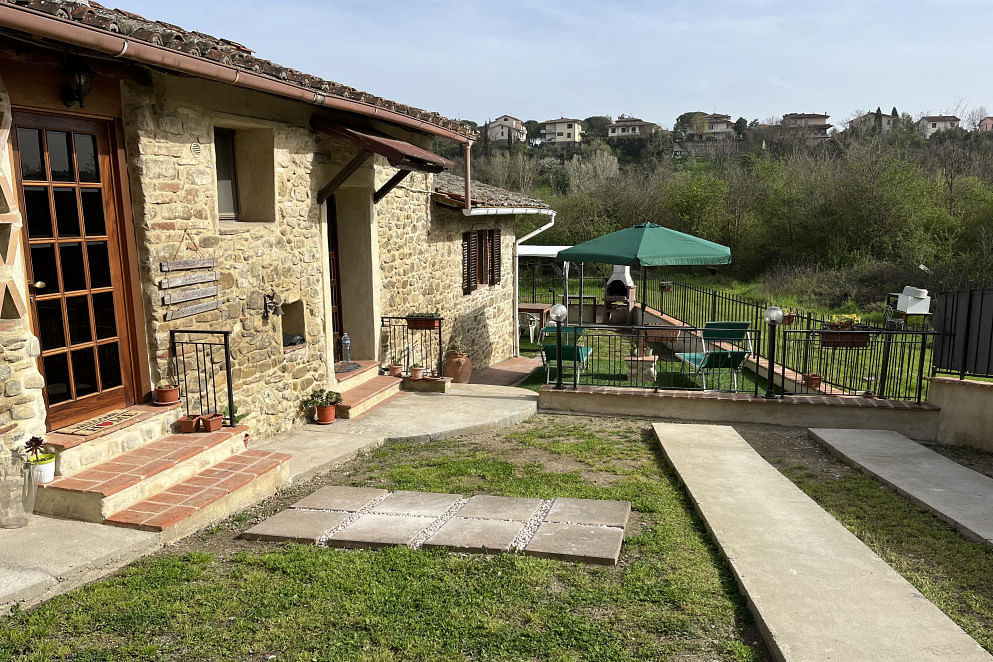 JWguest House at Zona Industriale, Toscana | Charming stone house in typical Tuscan style | Jwbnb no brobnb 1